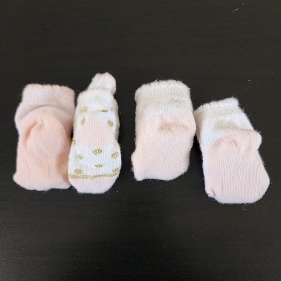 3/$12 ● 4 pairs of socks 0-3 months - Picture 2 of 2